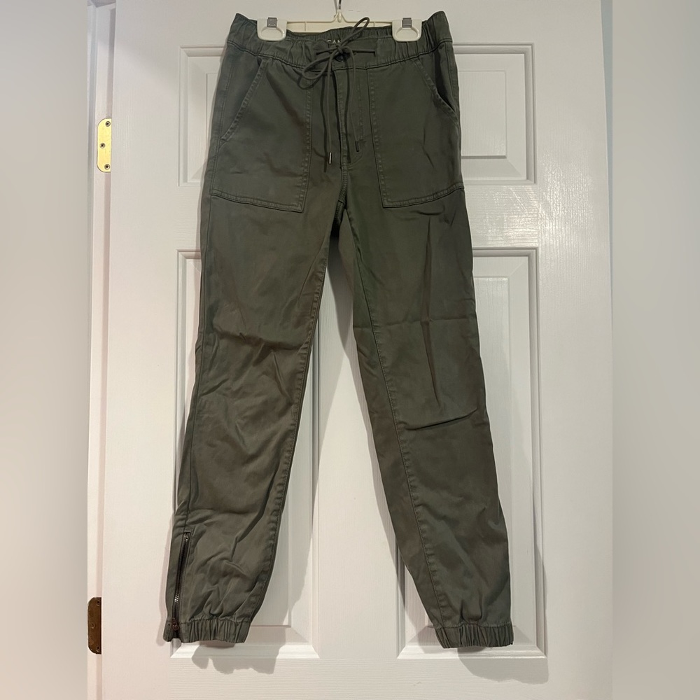 AMERICAN EAGLE Hi-Rise Cargo Pants Women’s Size 6 Length Short